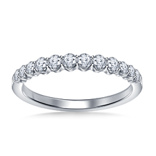 Tapered Diamond Wedding Band with Graduated Diamonds in 14K White Gold (1/2 cttw.)